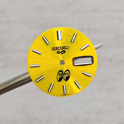 seiko-oem-genuine-dial-5KX-yellow-mooneyes-srpl39-1